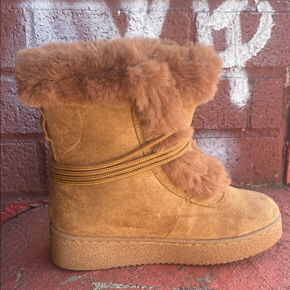 Faux Fur Lined Tan Boots - Picture 4 of 6